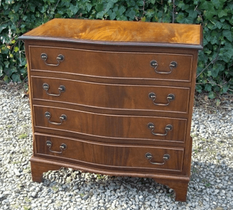 Serpentine Mahogany Chest of Drawers -SOLD-