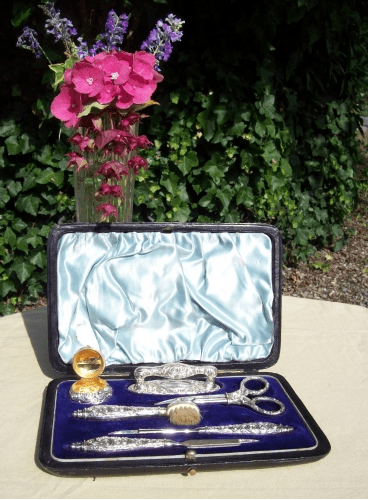 A Silver Manicure Set (Birmingham 1900)