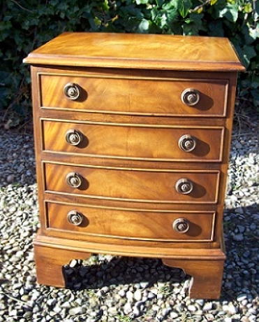 Small Mahogany Chest of Drawers -SOLD-