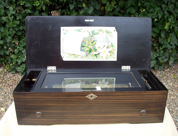 A Rosewood 8 Air Music Box