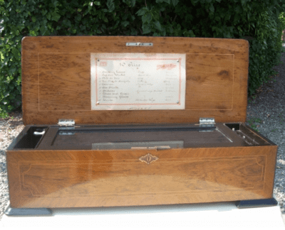 A 10 Air Rosewood Music Box