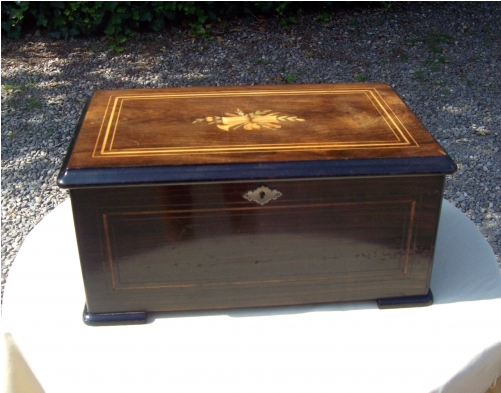  A 6 Air Rosewood Music Box