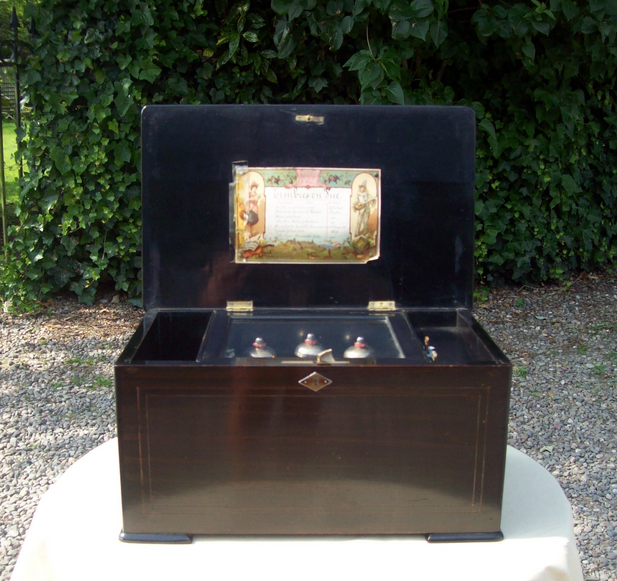 A 8 Air Rosewood Music Box