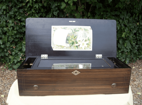 A Rosewood 8 Air Music Box