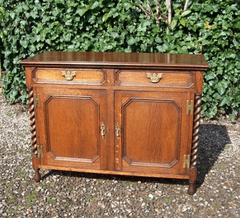 Oak 2 Door Dresser/Cupboard -SOLD-