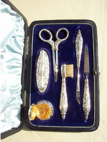 A Silver Manicure Set (Birmingham 1900)