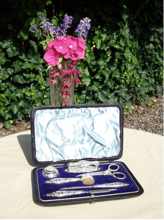 A Silver Manicure Set (Birmingham 1900)
